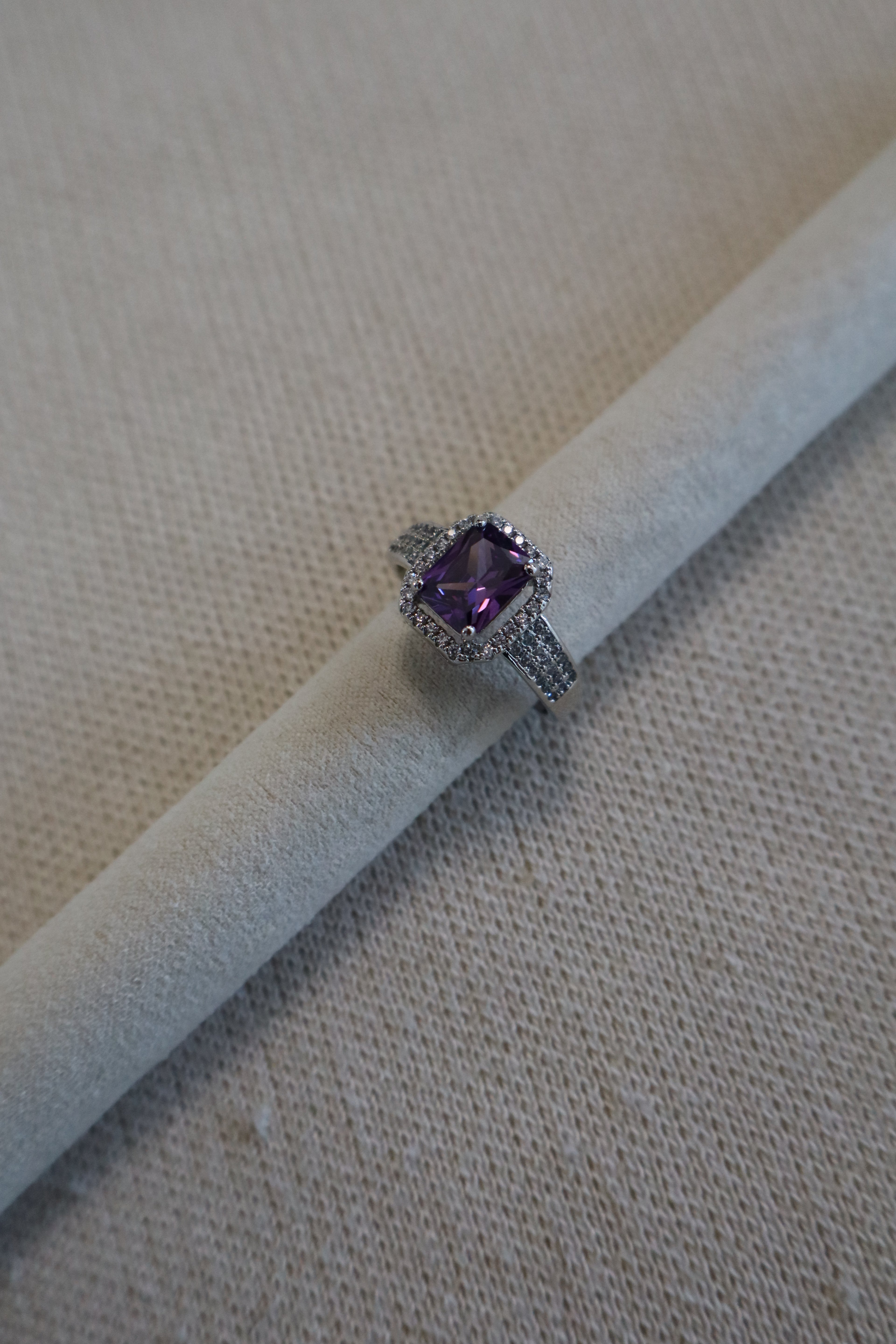 Anello 77