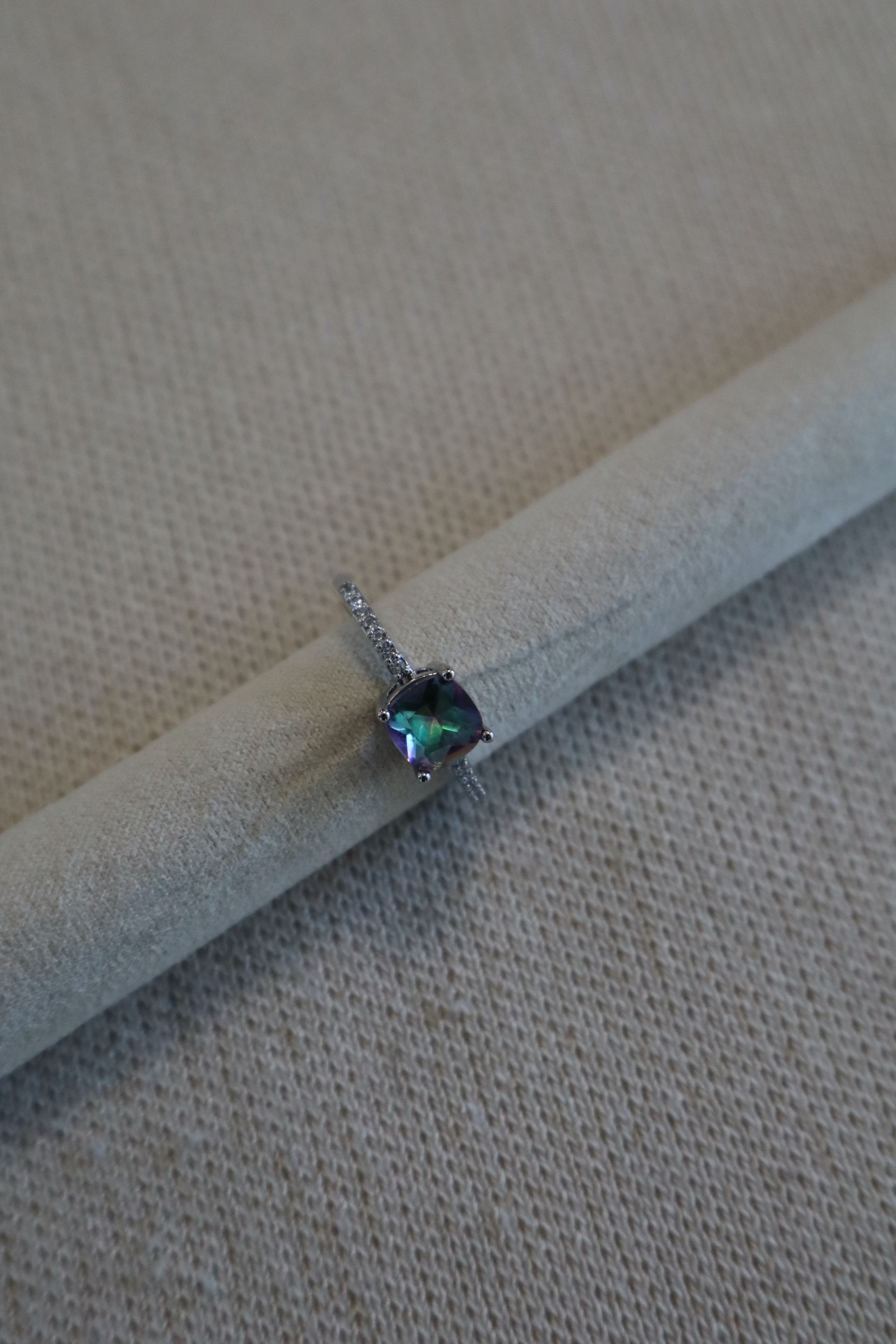 Anello 83